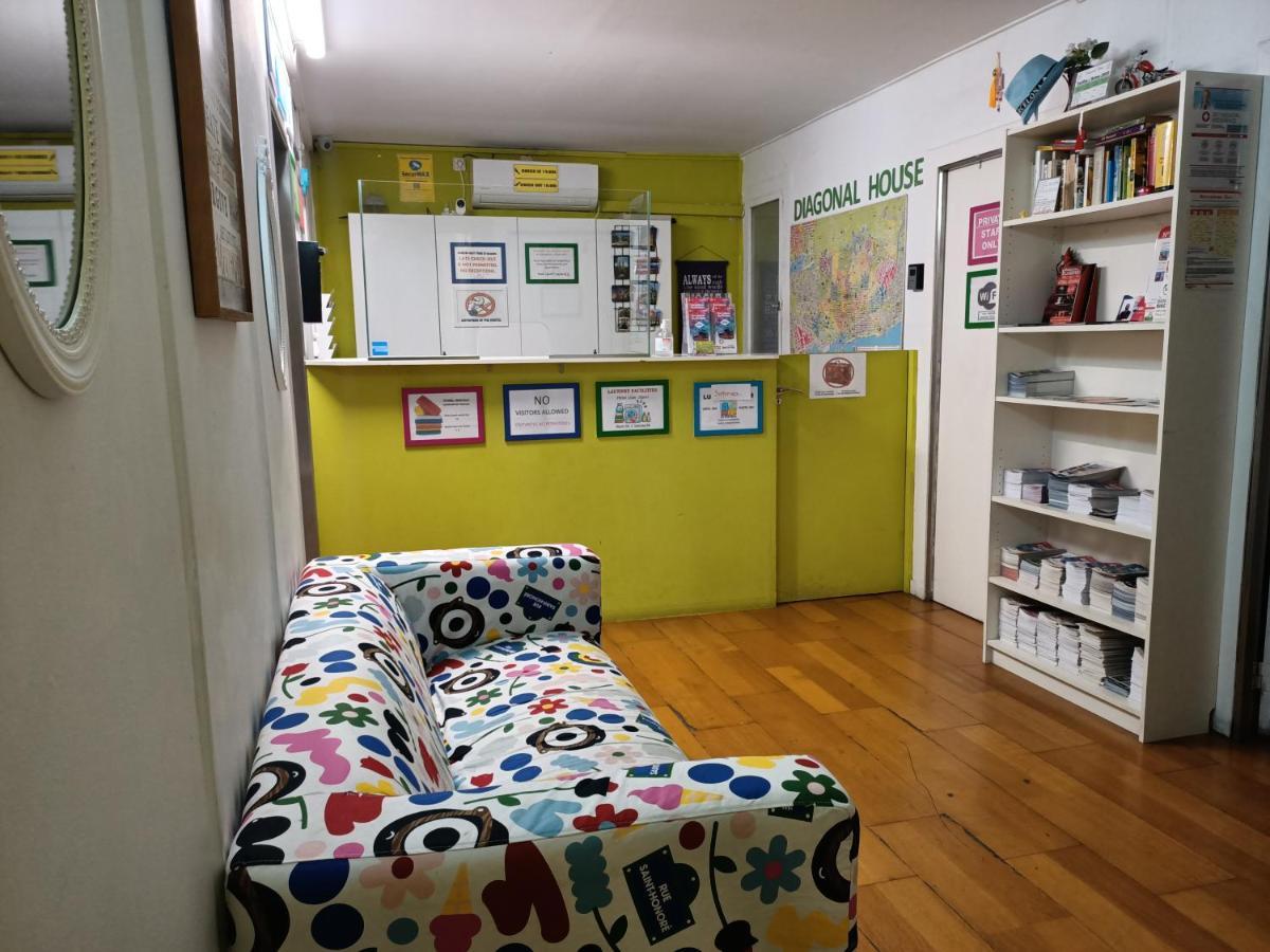 Diagonal House Hostel Barcelona Luaran gambar