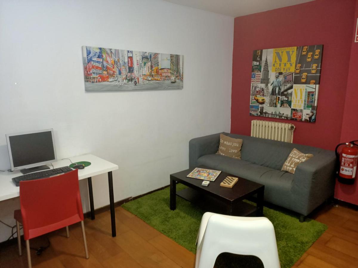 Diagonal House Hostel Barcelona Luaran gambar
