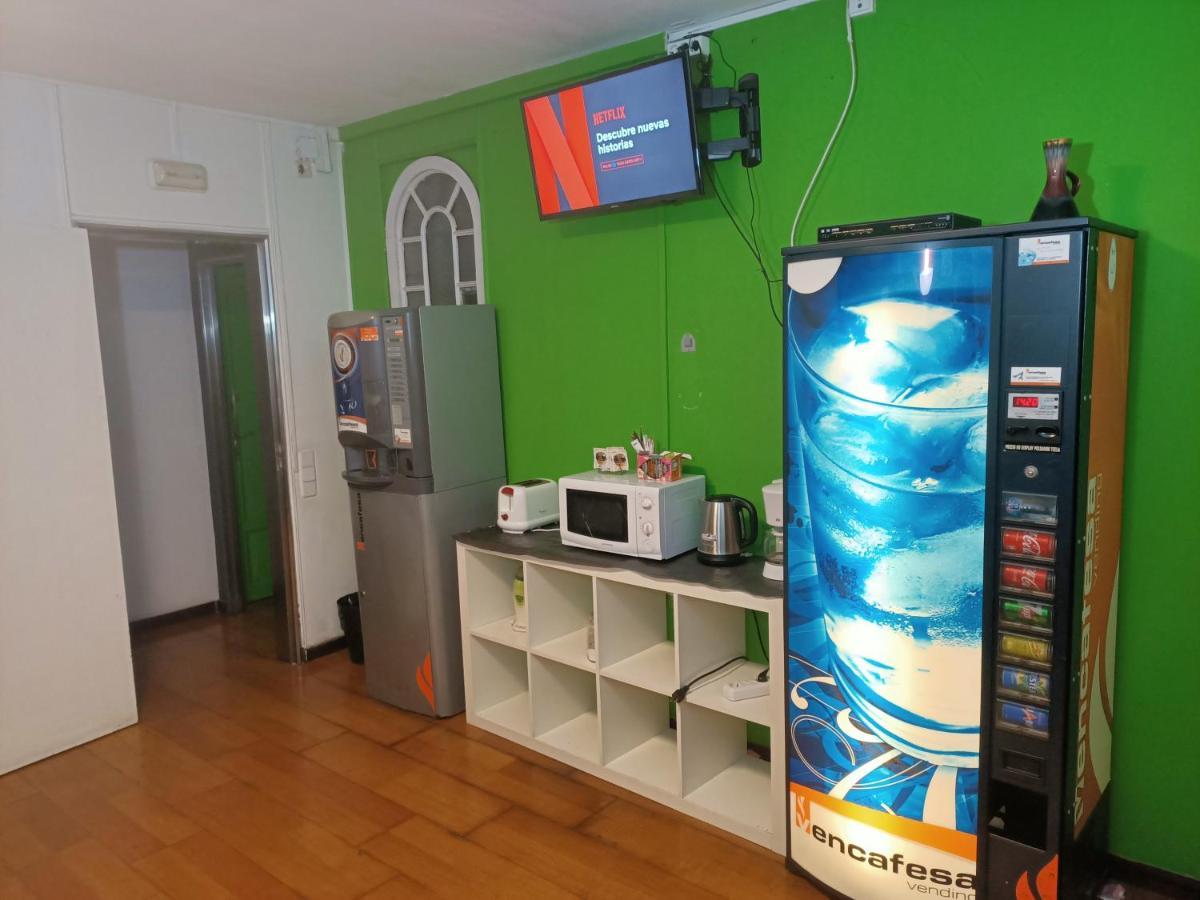 Diagonal House Hostel Barcelona Luaran gambar