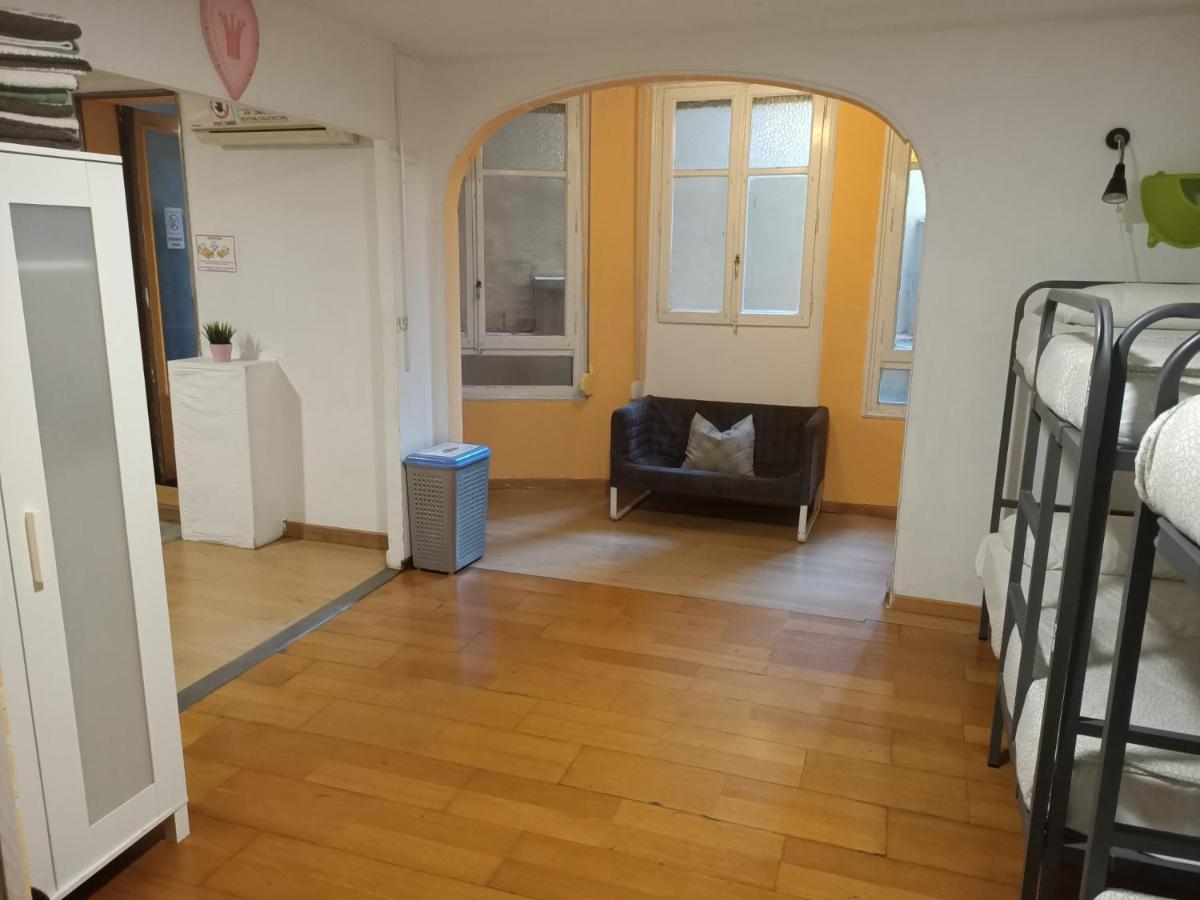 Diagonal House Hostel Barcelona Luaran gambar