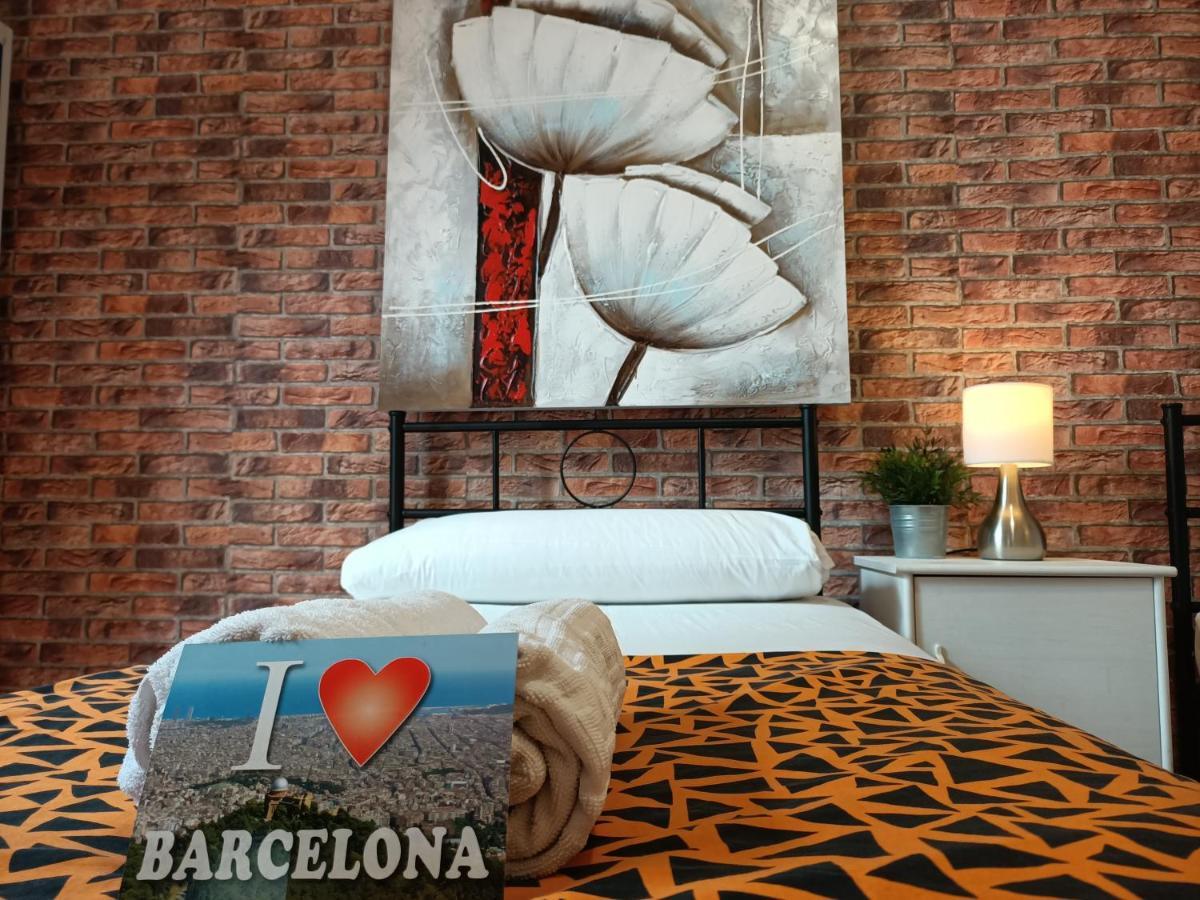 Diagonal House Hostel Barcelona Luaran gambar