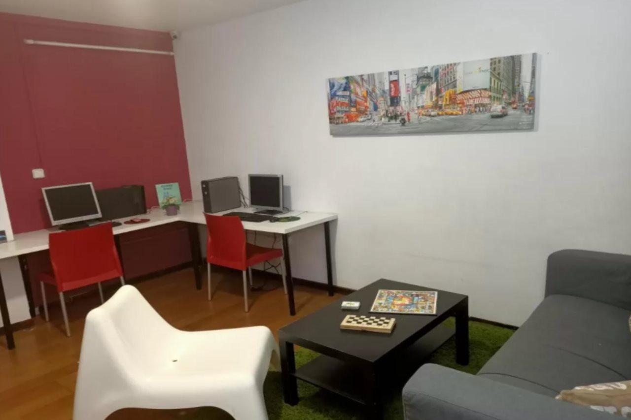 Diagonal House Hostel Barcelona Luaran gambar
