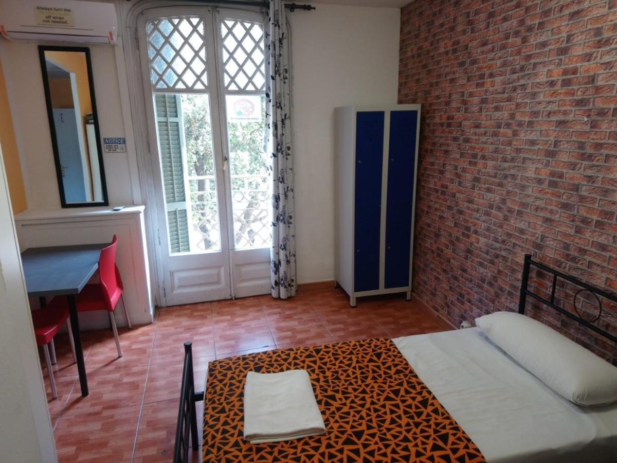 Diagonal House Hostel Barcelona Luaran gambar