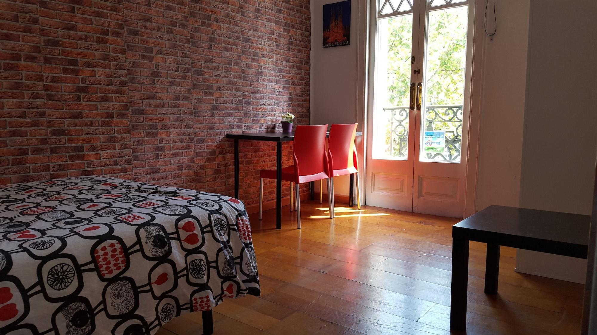 Diagonal House Hostel Barcelona Luaran gambar