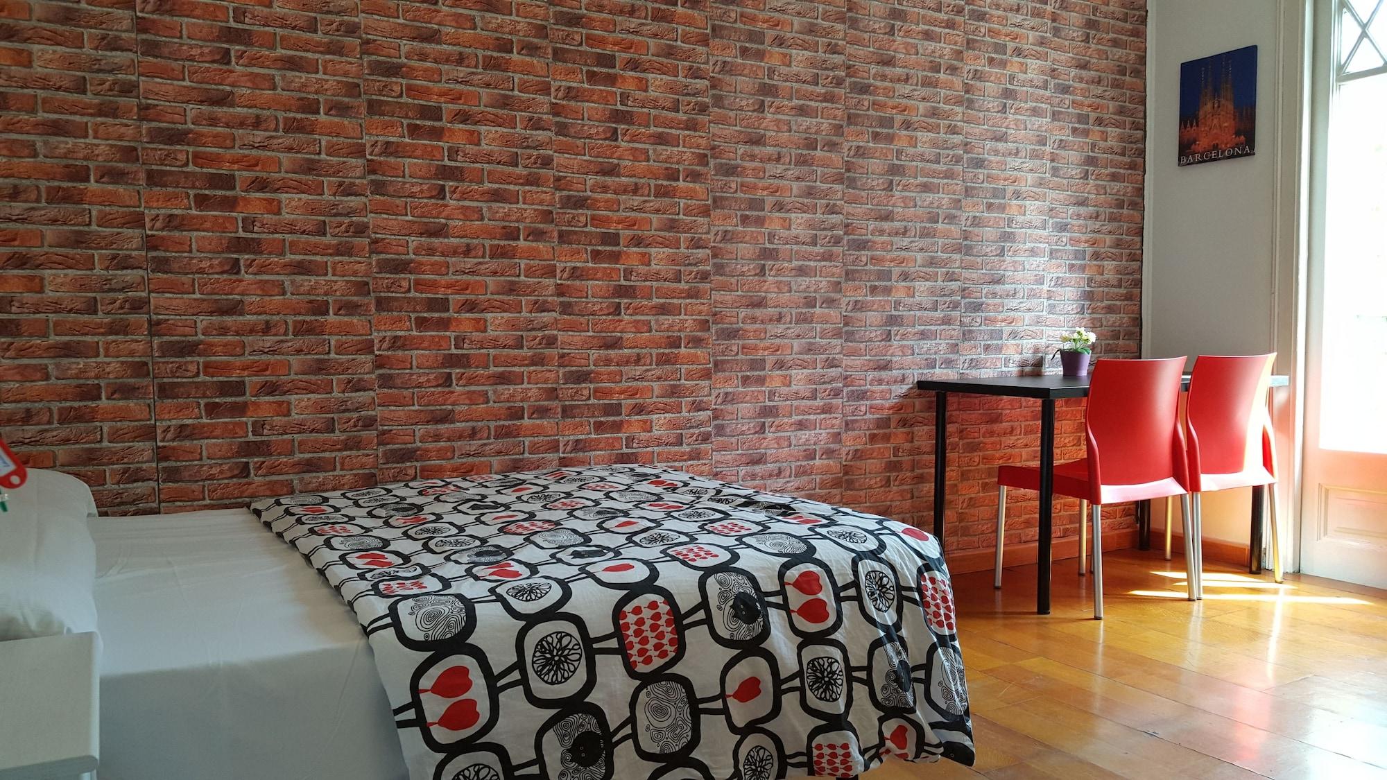 Diagonal House Hostel Barcelona Luaran gambar