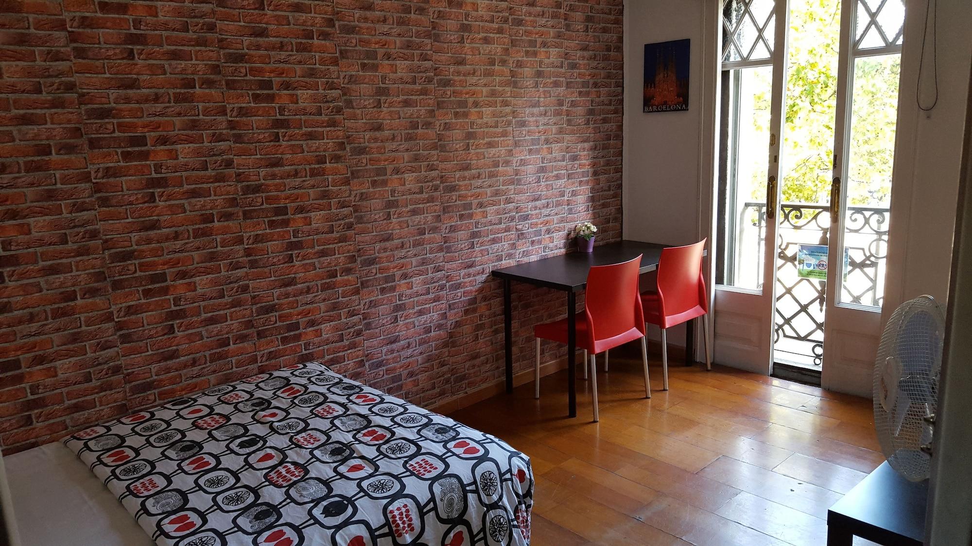 Diagonal House Hostel Barcelona Luaran gambar