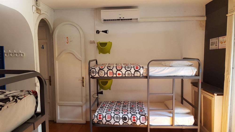 Diagonal House Hostel Barcelona Luaran gambar