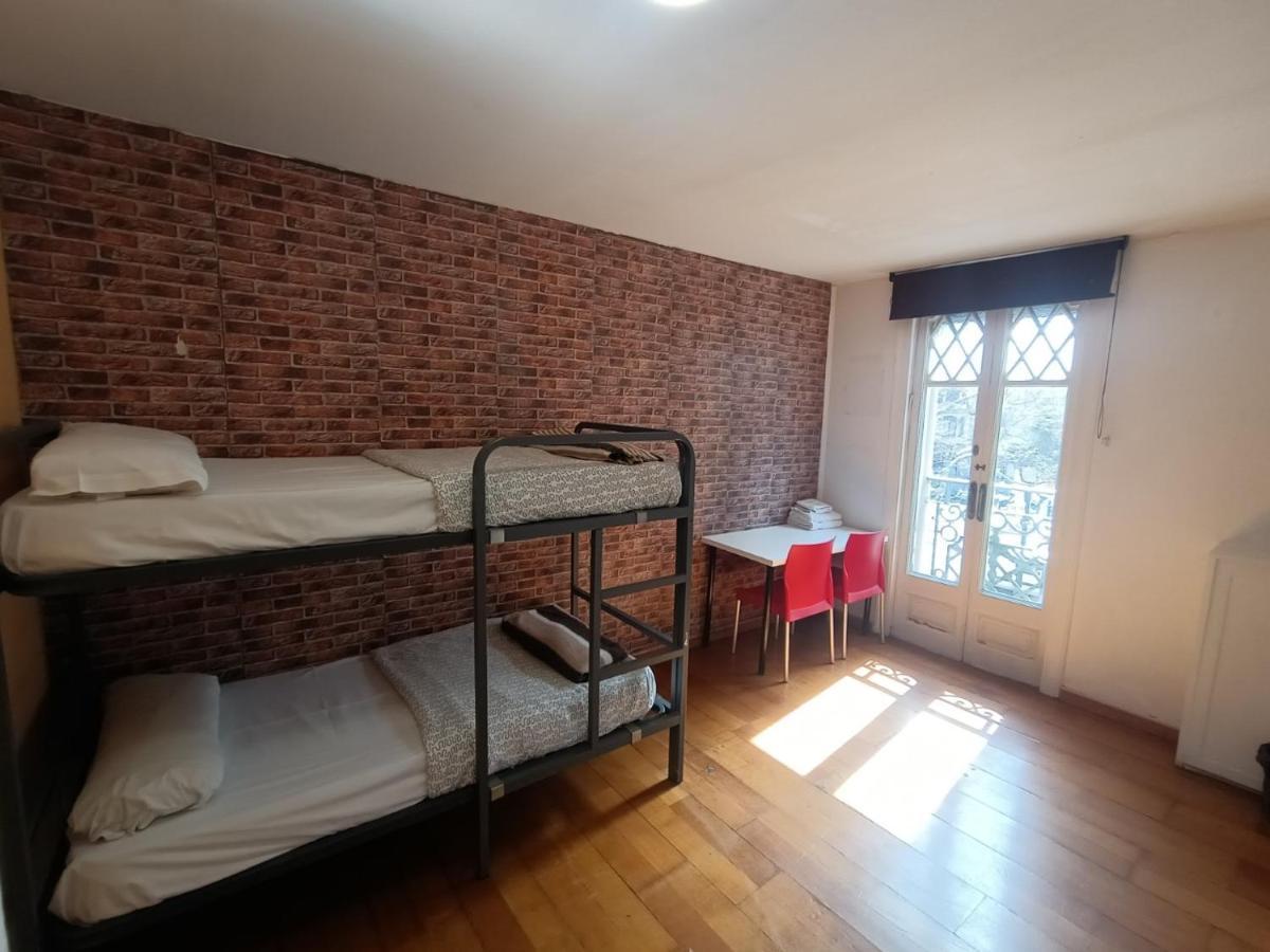 Diagonal House Hostel Barcelona Luaran gambar