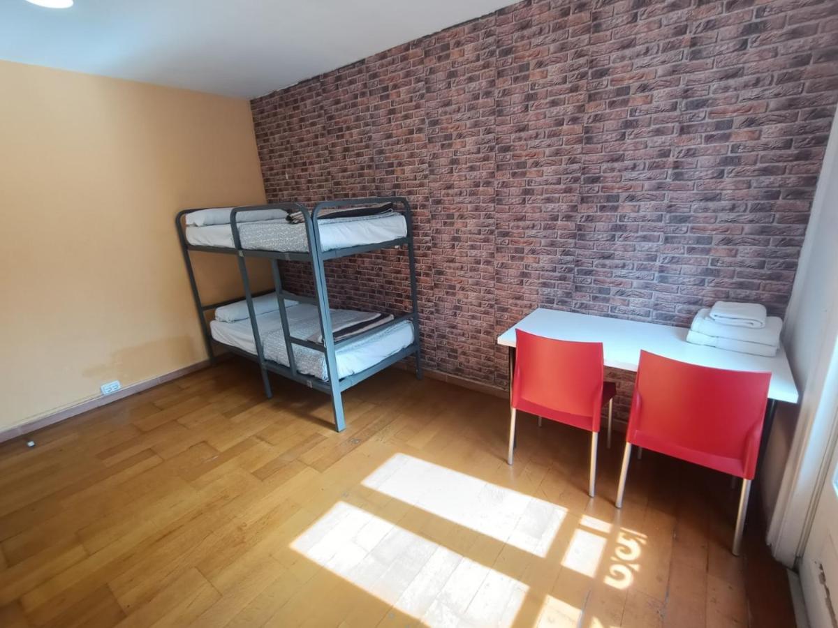 Diagonal House Hostel Barcelona Luaran gambar