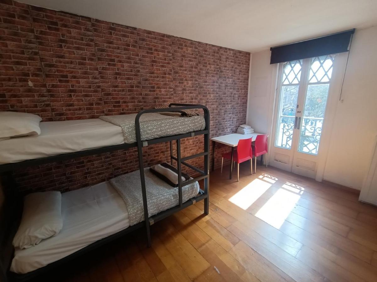 Diagonal House Hostel Barcelona Luaran gambar