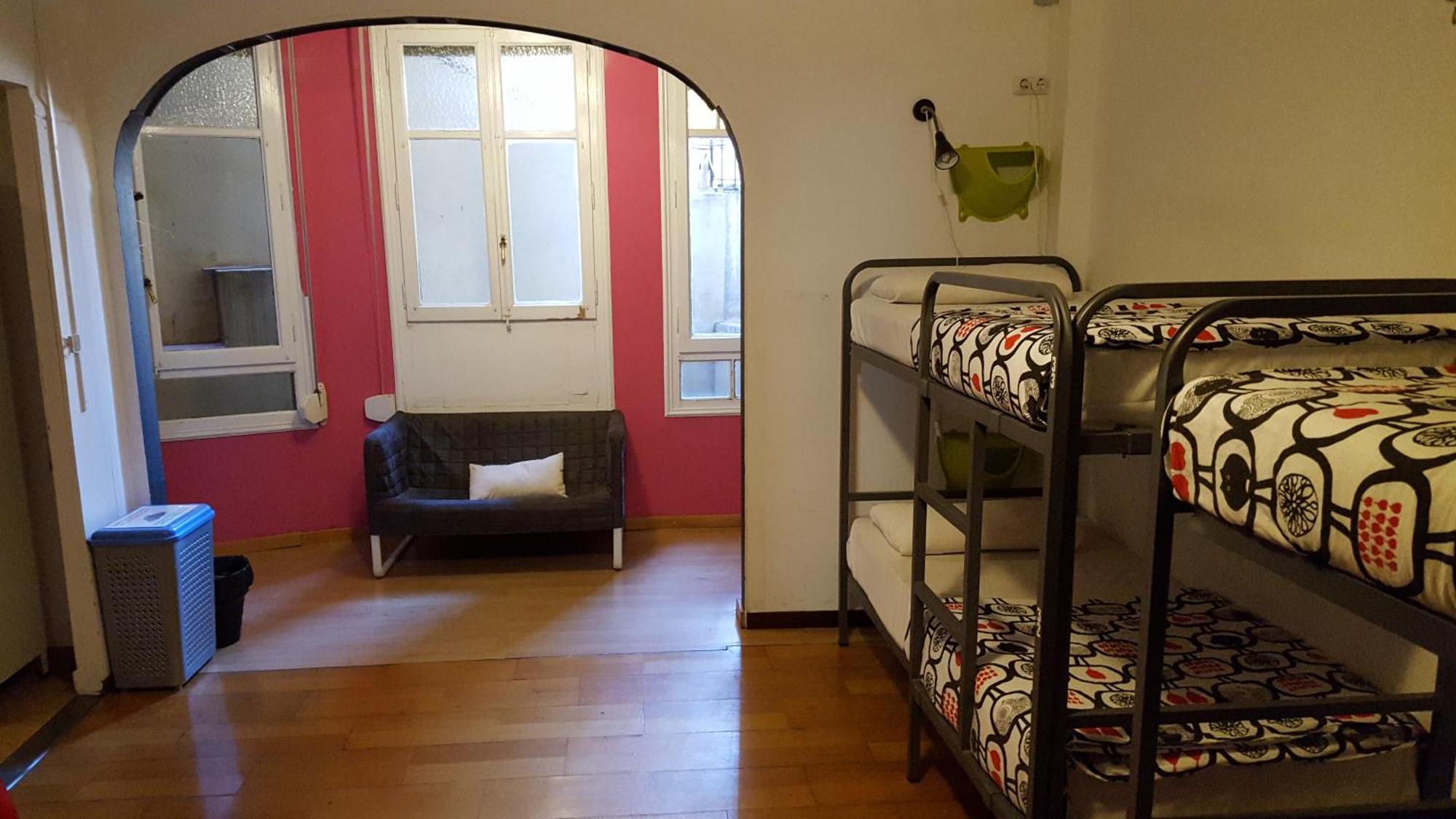 Diagonal House Hostel Barcelona Luaran gambar