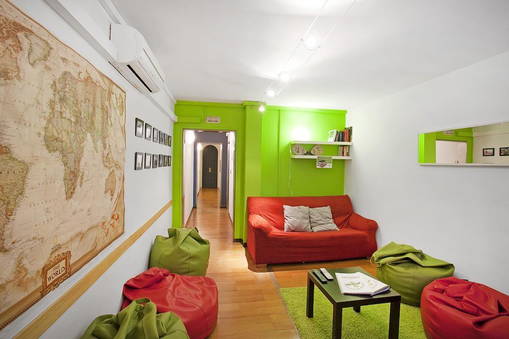 Diagonal House Hostel Barcelona Luaran gambar