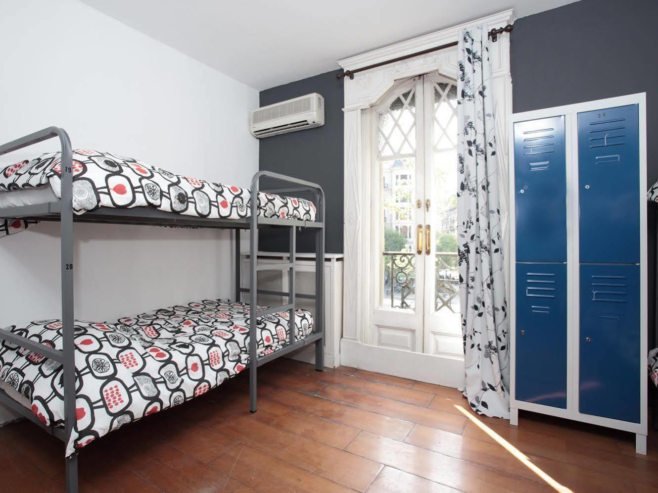 Diagonal House Hostel Barcelona Luaran gambar